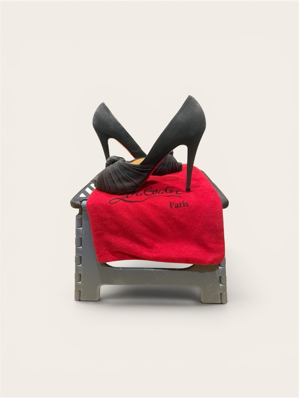 Christian Louboutin Lady Gres pumps Grey size 37.5/7.5 run small. Suede